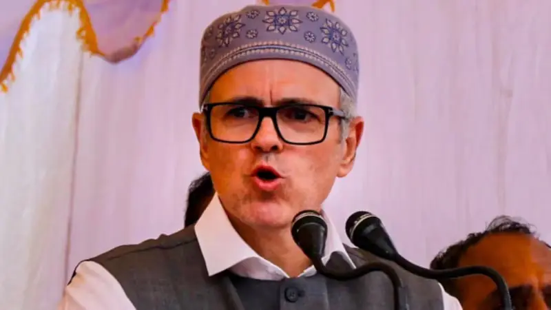 उमर अब्दुल्ला ने कांग्रेस से पूछा, क्या कश्मीरियों को जेल में देखना चाहते हैं